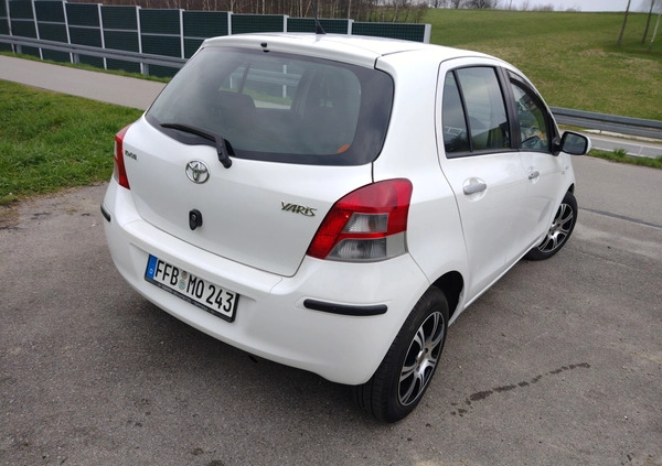 Toyota Yaris cena 22999 przebieg: 160000, rok produkcji 2010 z Brzozów małe 466